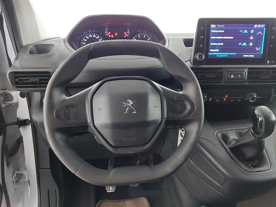2023 Peugeot Partner Short van 