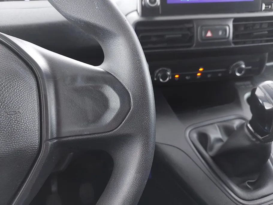 2023 Peugeot Partner Short van 