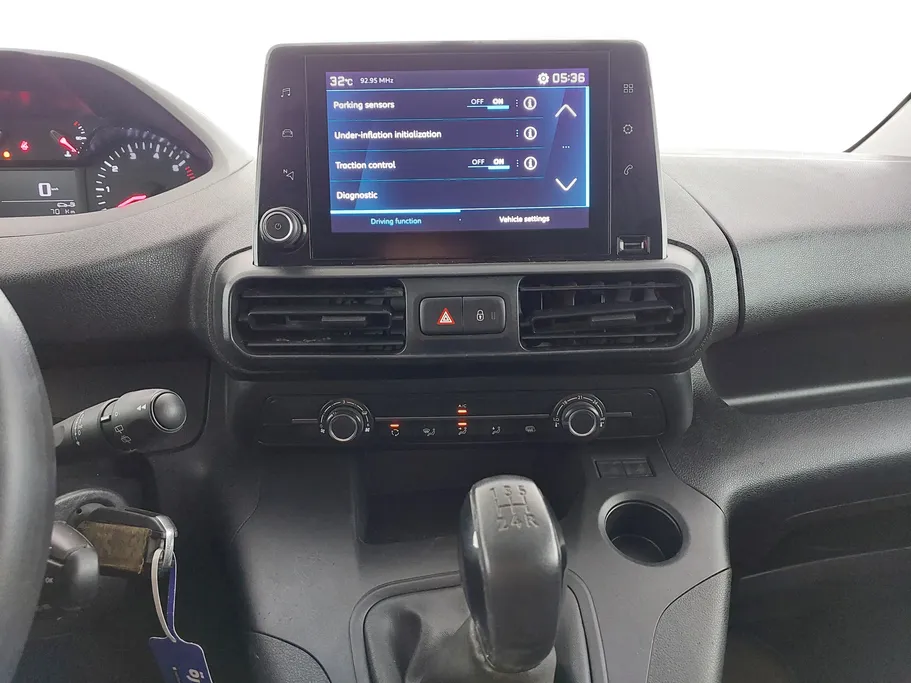 2023 Peugeot Partner Short van 