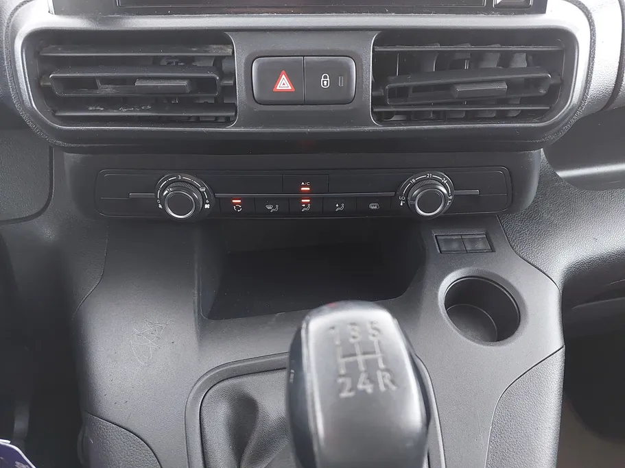2023 Peugeot Partner Short van 