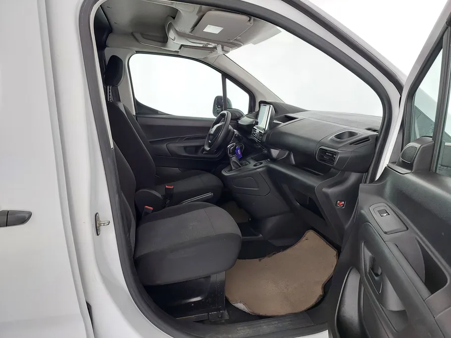 2023 Peugeot Partner Short van 