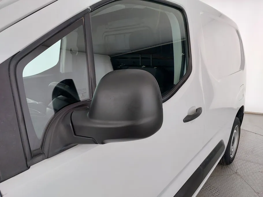 2023 Peugeot Partner Short van 