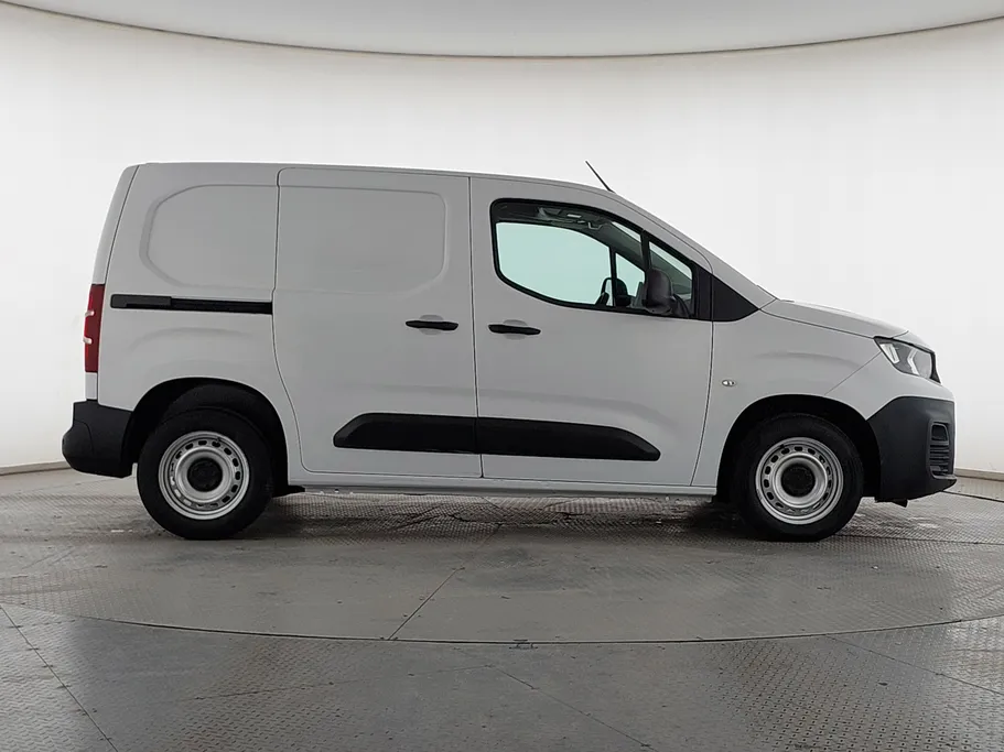 2023 Peugeot Partner Short van 