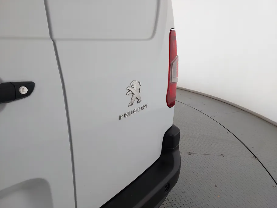 2023 Peugeot Partner Short van 
