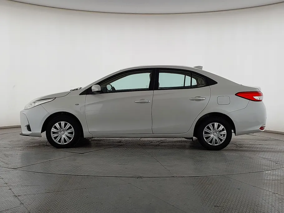 2022 Toyota Yaris  Y 