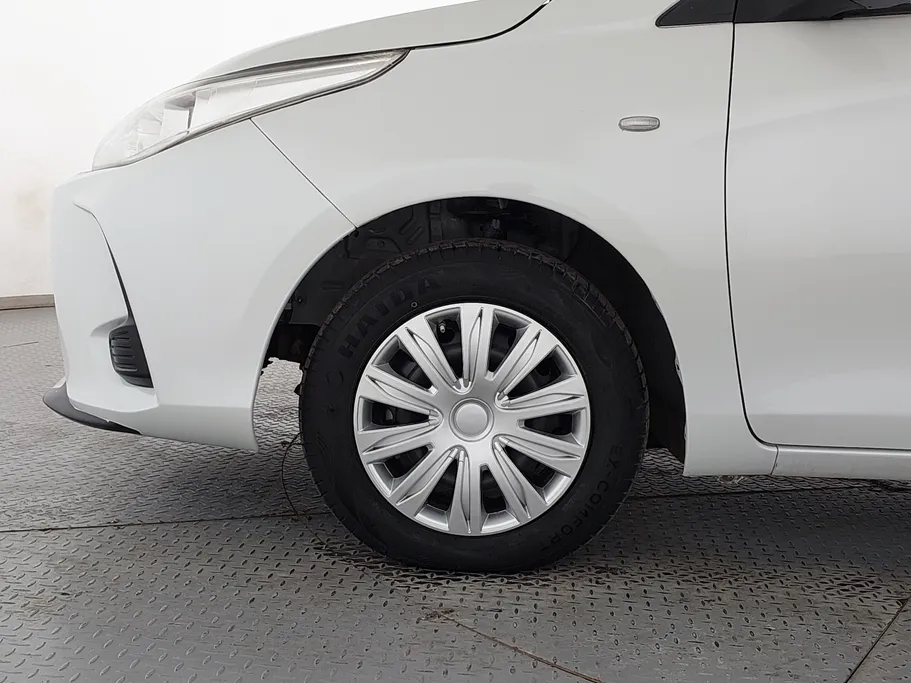 2022 Toyota Yaris  Y 