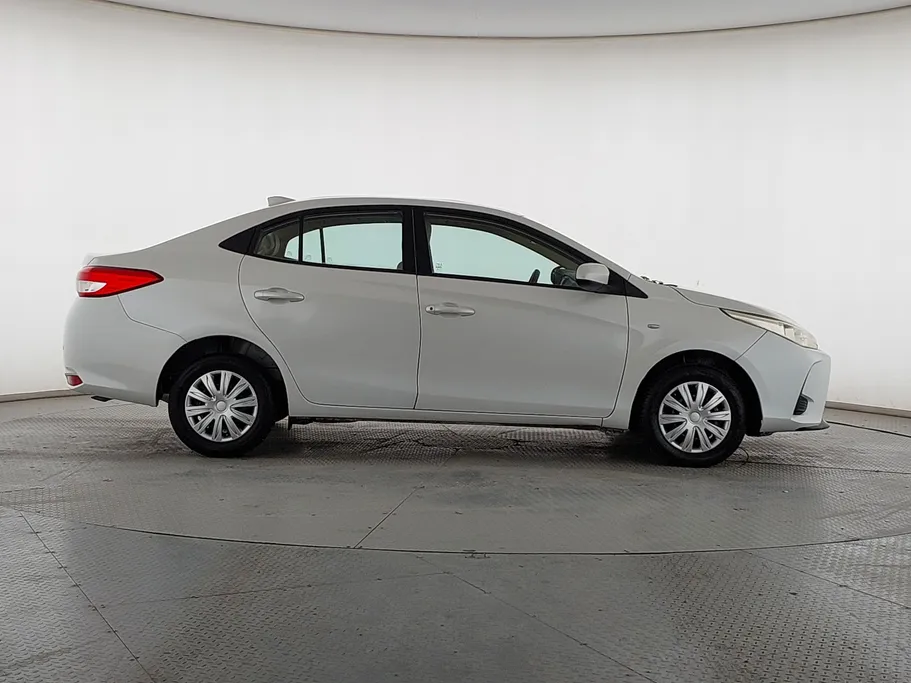 2022 Toyota Yaris  Y 
