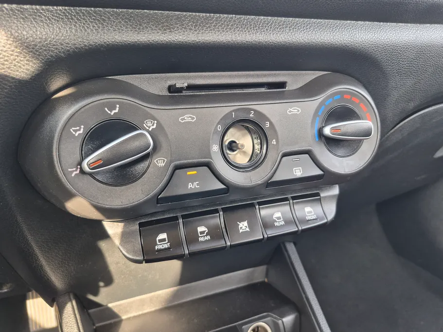 2023 Kia Pegas LX 