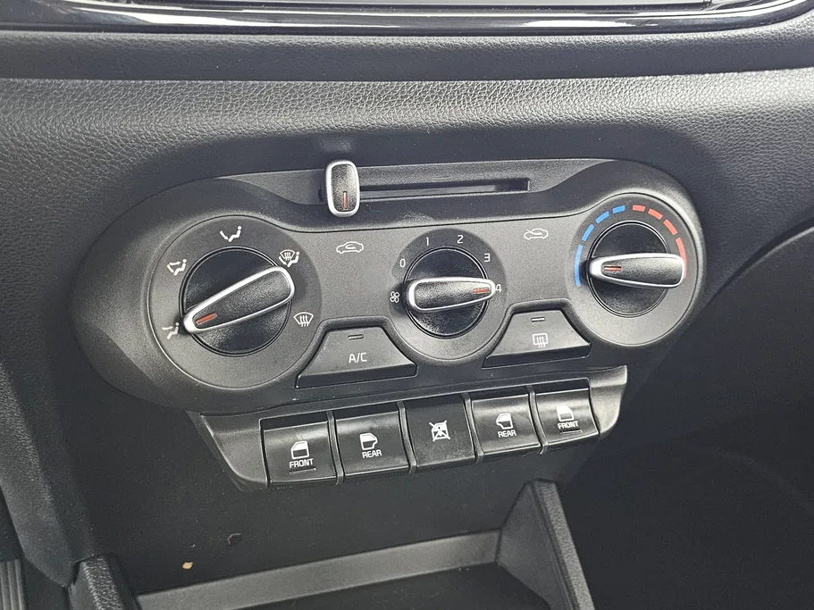 2022 Kia Pegas LX 