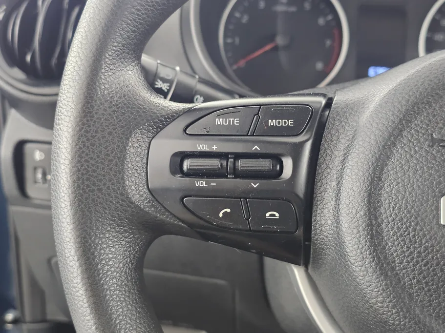 2022 Kia Pegas LX 