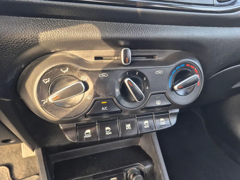 2022 Kia Pegas LX 