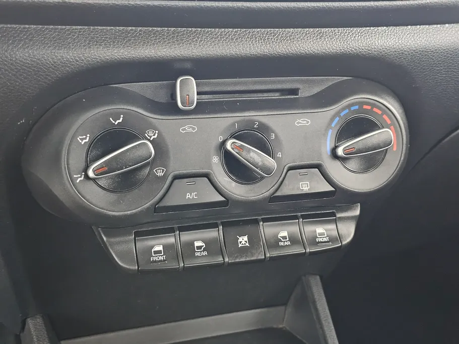 2022 Kia Pegas LX 