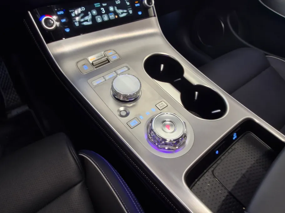 2025 Genesis GV70 Royal Sport 
