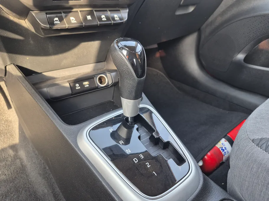2022 Kia Pegas LX 