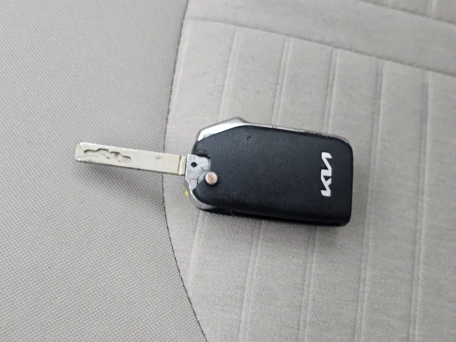 2023 Kia K5 LX 