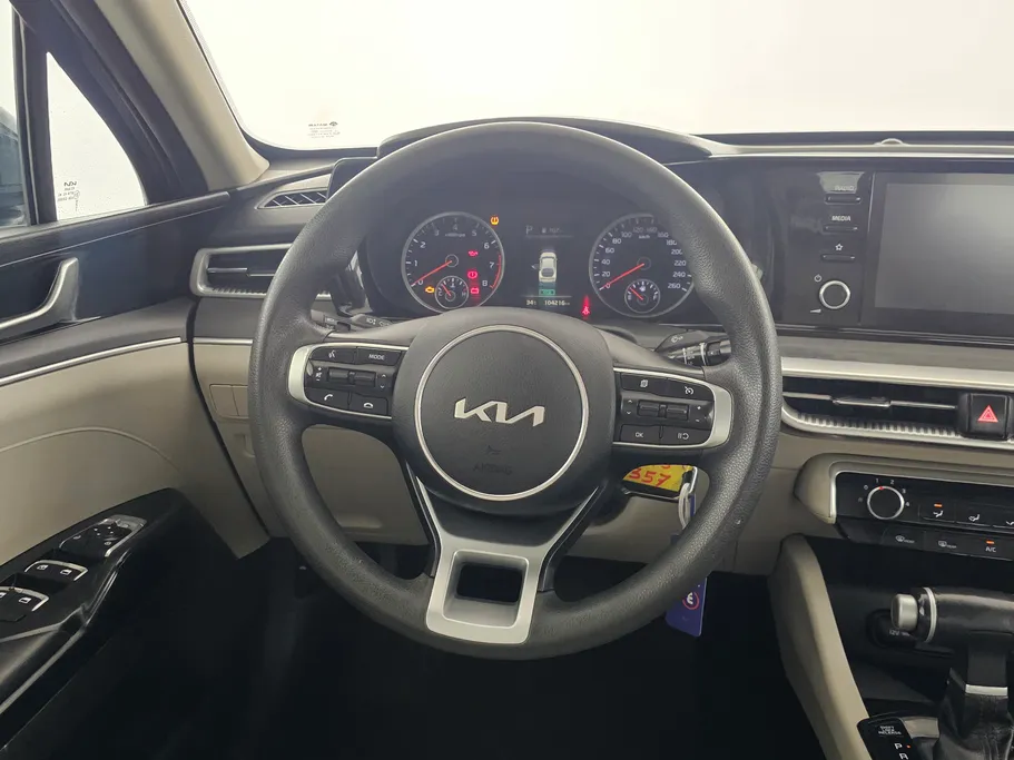 2023 Kia K5 LX 