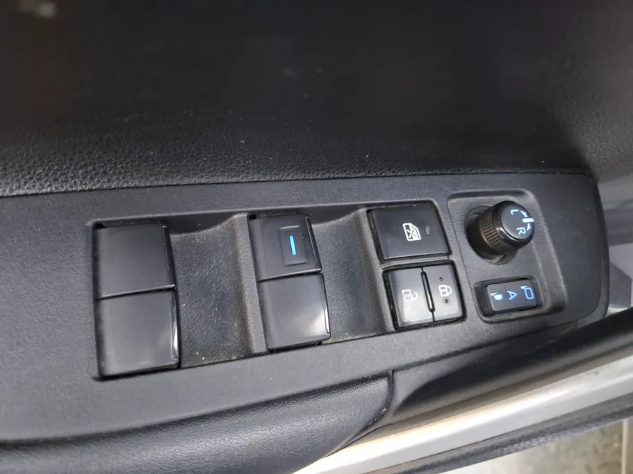 2022 Toyota Corolla Cross XLE HEV 