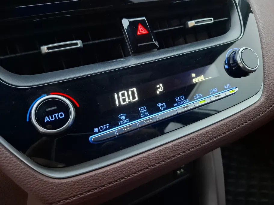 2022 Toyota Corolla Cross XLE HEV 