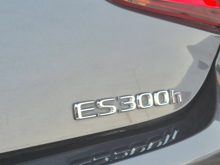 لكزس ES 300 H 2023 