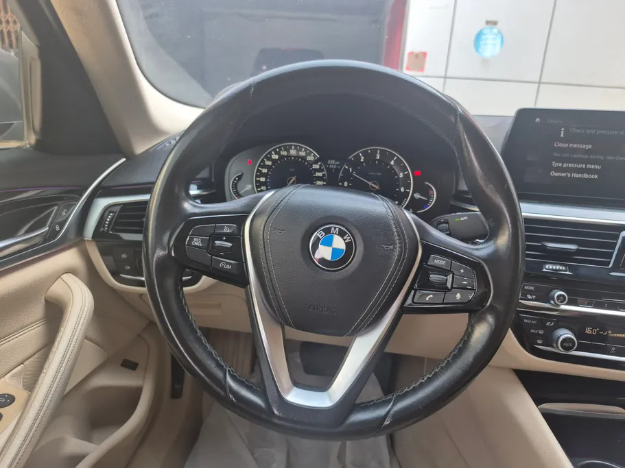 بي ام دبليو الفئة الخامسة 520i 2018 