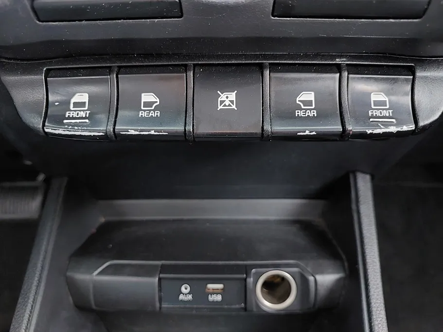 2022 Kia Pegas LX 