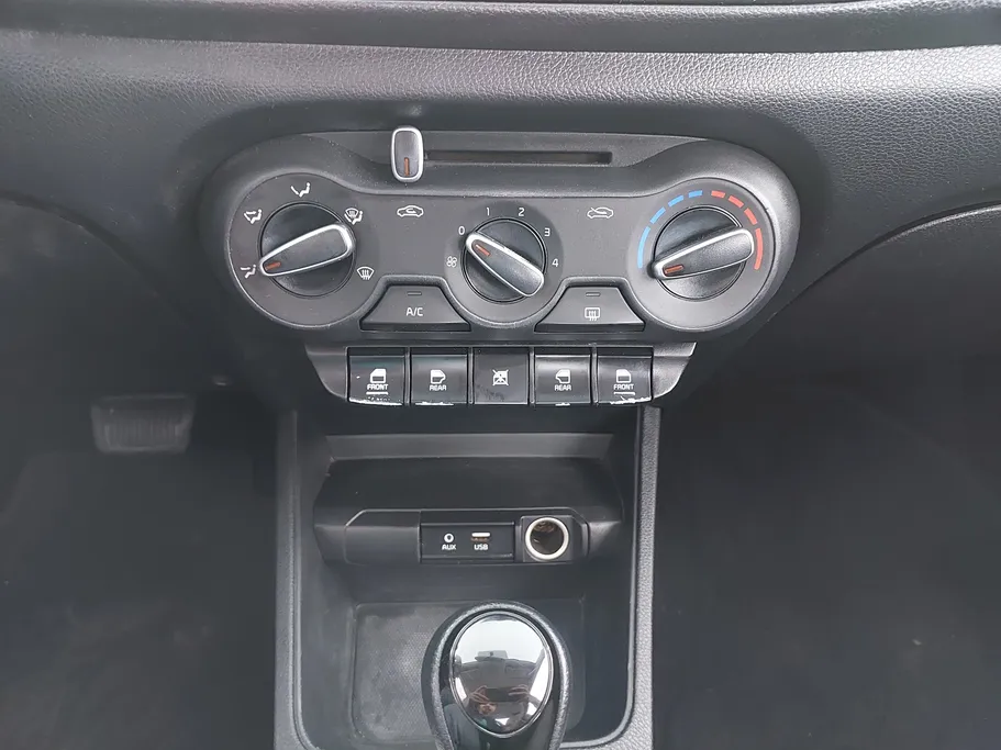2022 Kia Pegas LX 