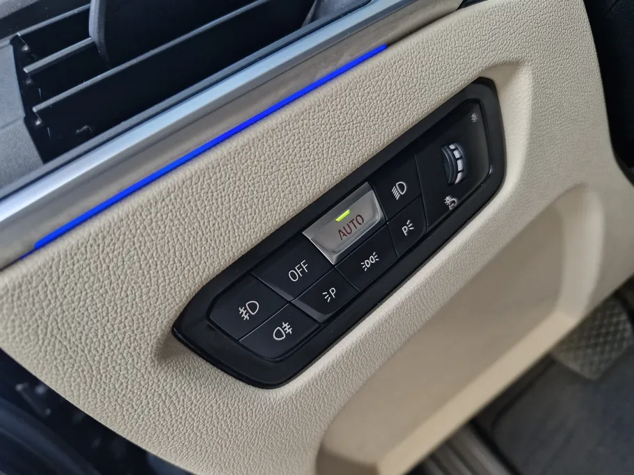 بي ام دبليو الفئة الثالثة 320i  2020 