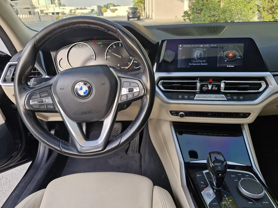 بي ام دبليو الفئة الثالثة 320i  2020 