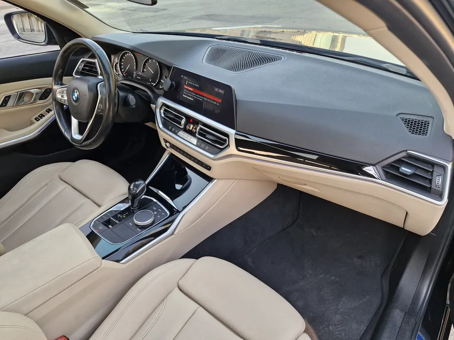 بي ام دبليو الفئة الثالثة 320i  2020 