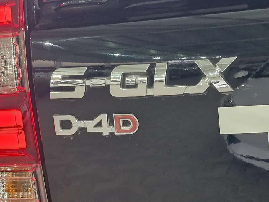 تويوتا هايلكس S GLX 2023 