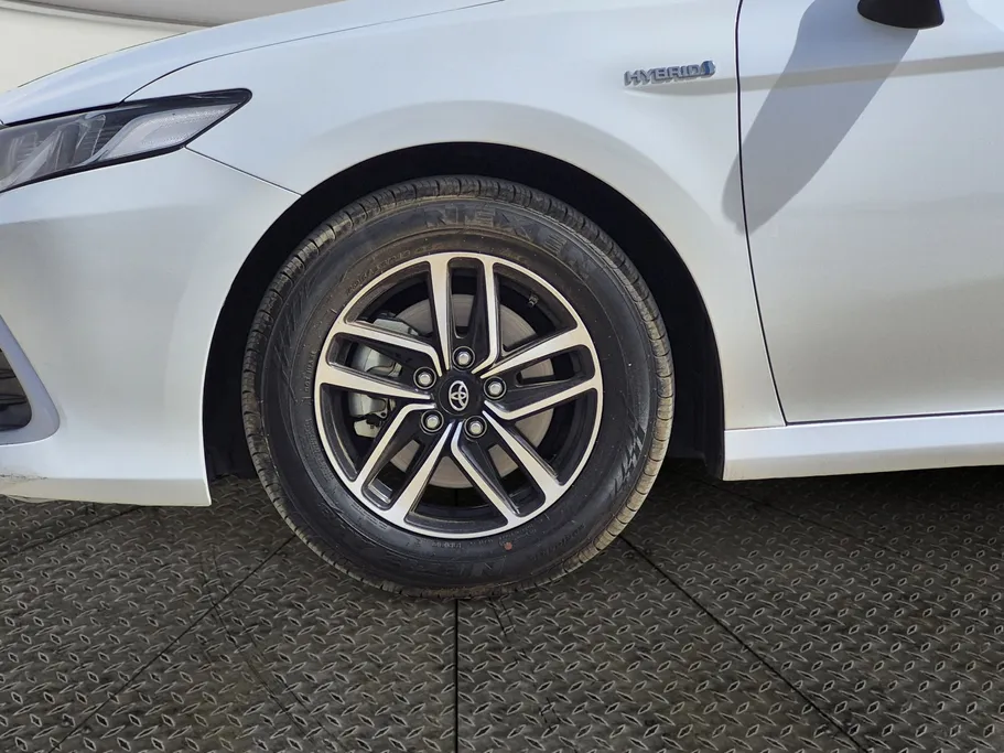2022 Toyota Camry  LE HEV 