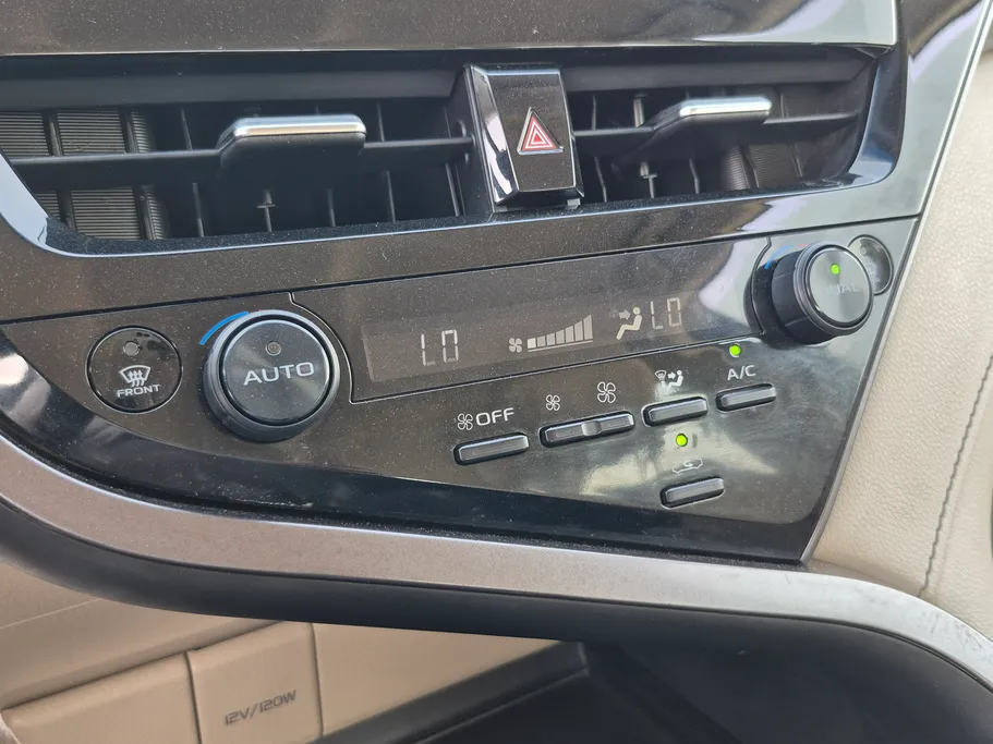 2022 Toyota Camry  LE HEV 