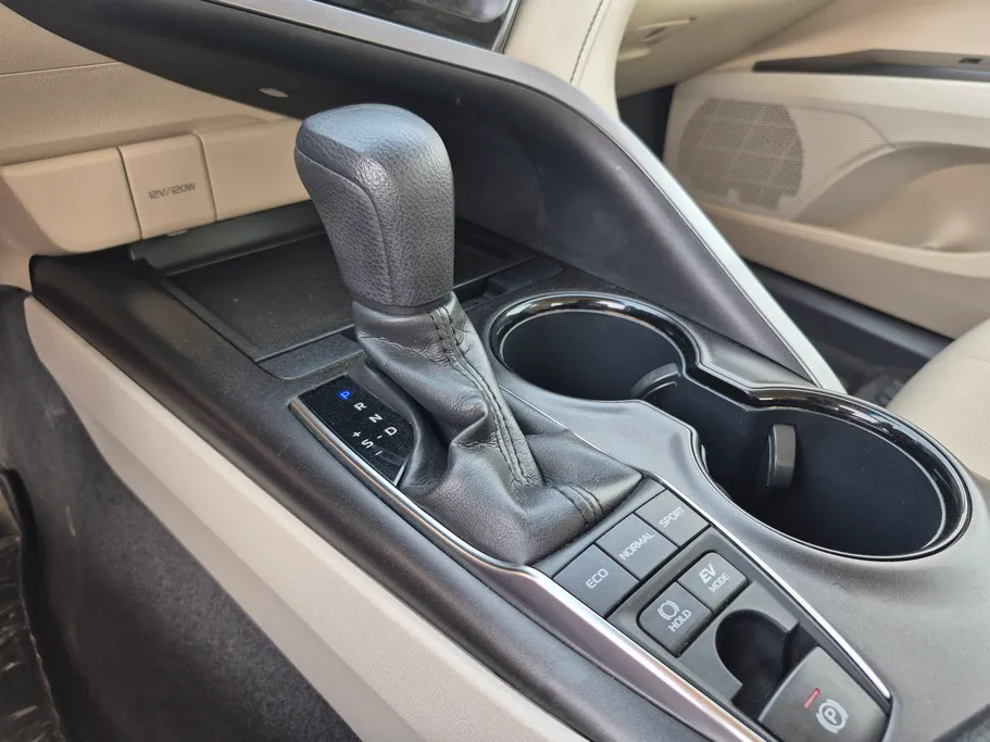 2022 Toyota Camry  LE HEV 