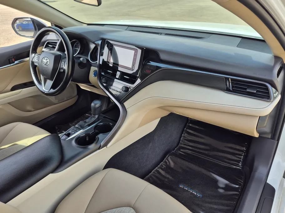 2022 Toyota Camry  LE HEV 