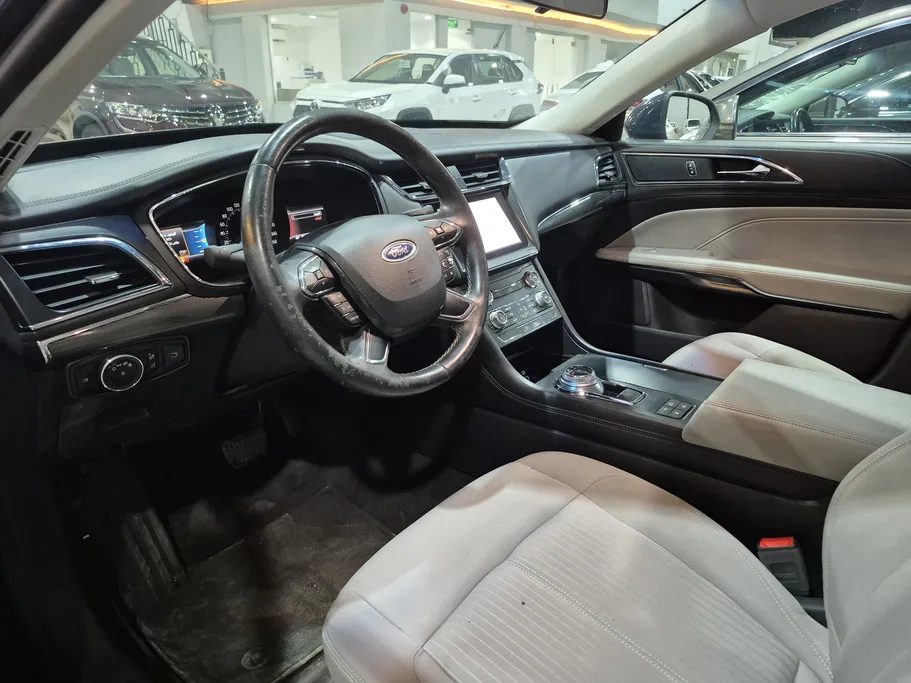 2022 Ford Taurus Ambiente 