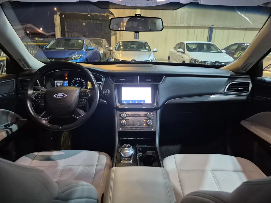 2022 Ford Taurus Ambiente 