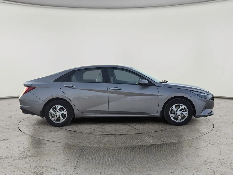 2022 Hyundai Elantra Smart 