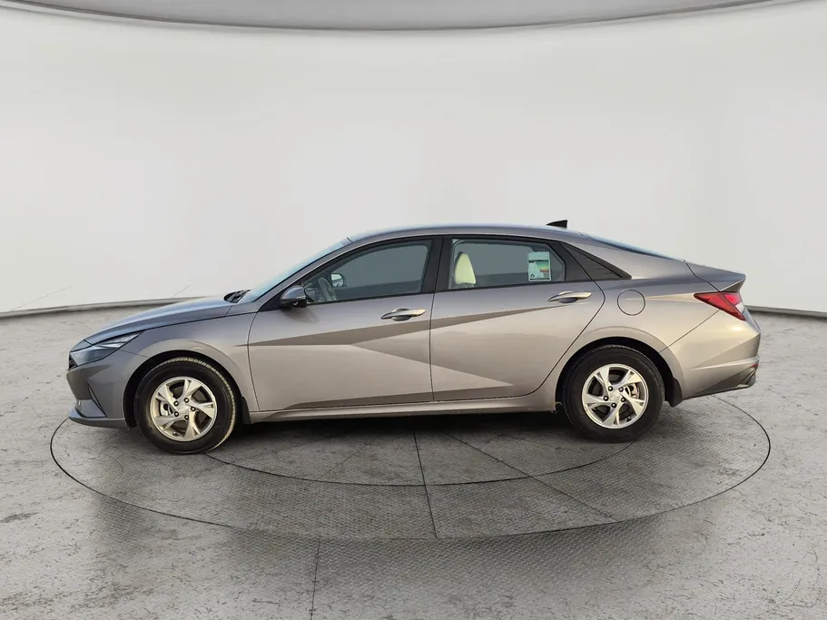 2022 Hyundai Elantra Smart 