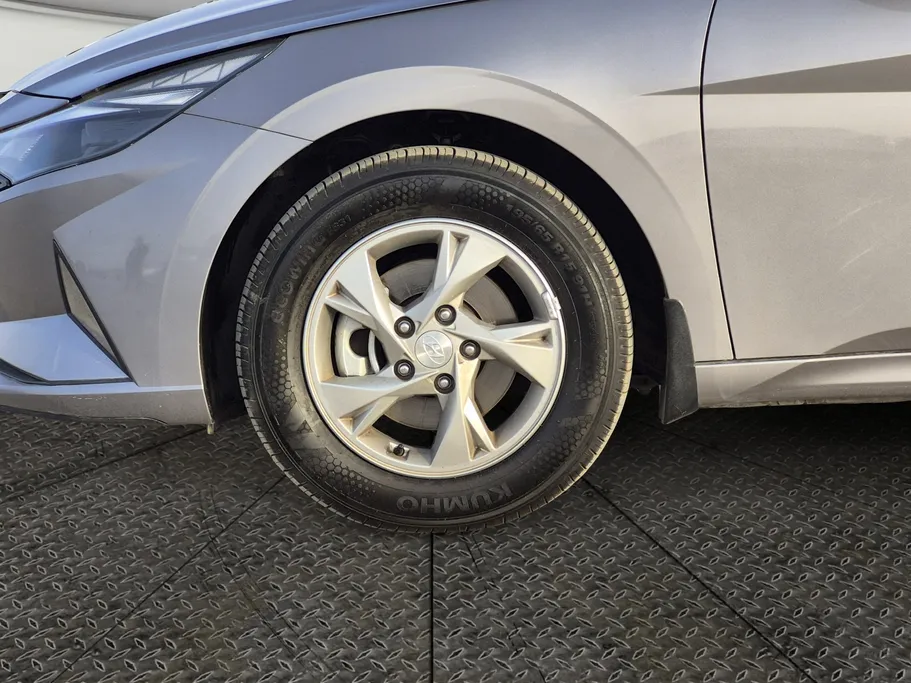 2022 Hyundai Elantra Smart 