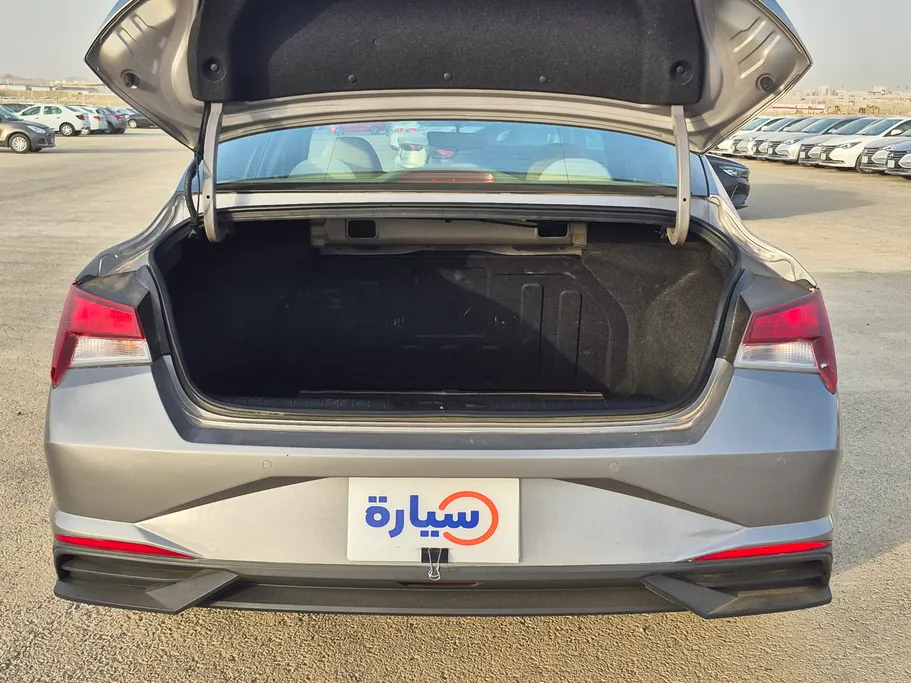 2022 Hyundai Elantra Smart 