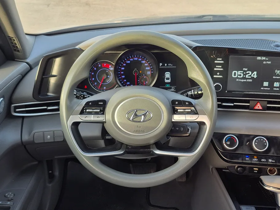 2022 Hyundai Elantra Smart 