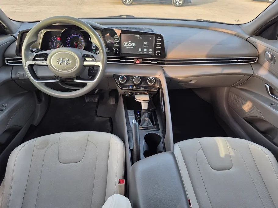 2022 Hyundai Elantra Smart 