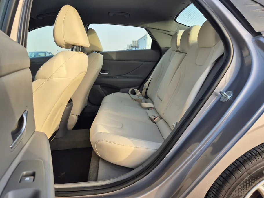 2022 Hyundai Elantra Smart 