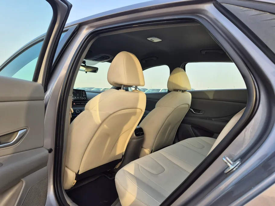 2022 Hyundai Elantra Smart 