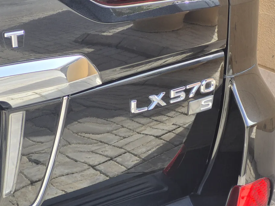 2020 Lexus LX 570 S 