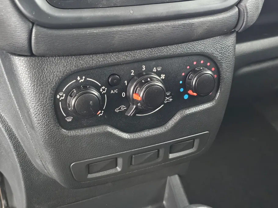 2021 Renault Docker Van بضاعة 