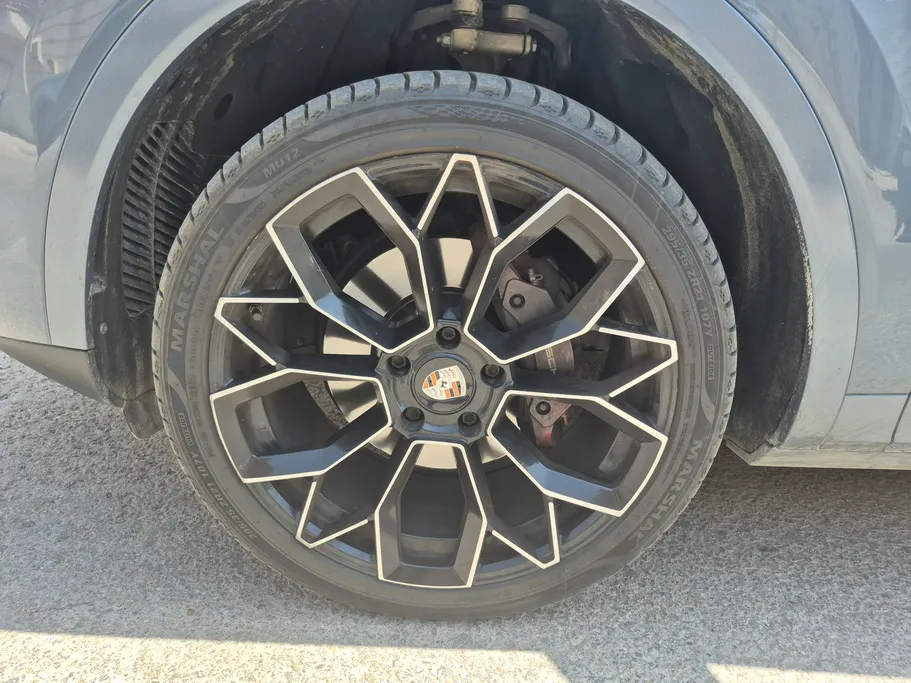 2018 Porsche Cayenne Base 