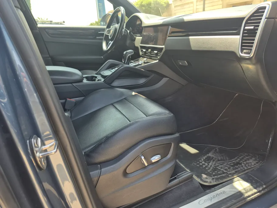 2018 Porsche Cayenne Base 