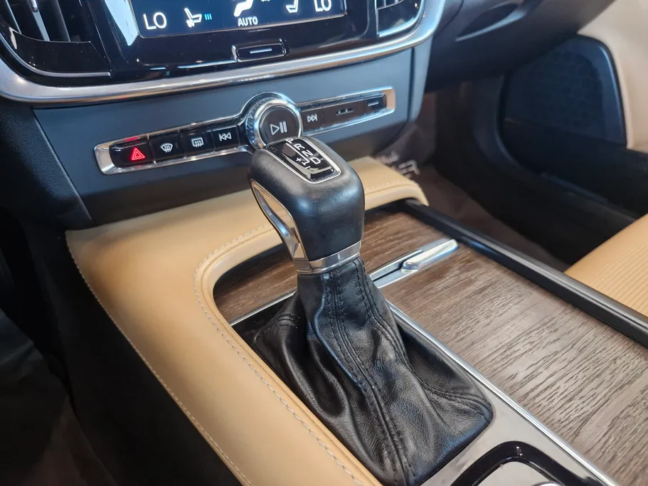 2021 Volvo S90  