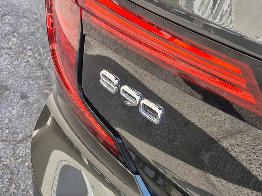 2021 Volvo S90  